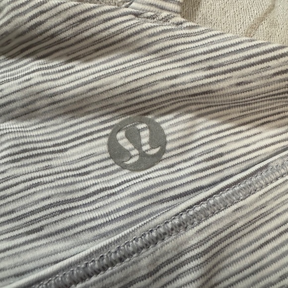 Lululemon - Picture 3 of 4